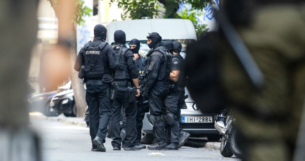 Πώς σχολιάζει η αντιπολίτευση τις επιχειρήσεις της ΕΛ.ΑΣ. στα Εξάρχεια