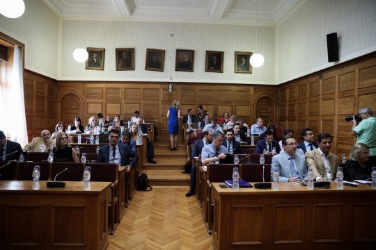 Δεκτό κατά πλειοψηφία από την Επιτροπή Δημόσιας Διοίκησης το νομοσχέδιο για το επιτελικό κράτος