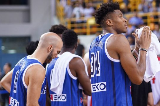Ρολάρει η Εθνική, ζεσταίνεται ο Giannis