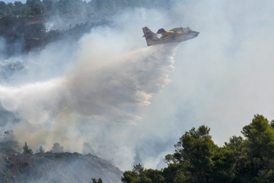 Δεύτερη ημέρα μάχης με τις φλόγες στην Εύβοια