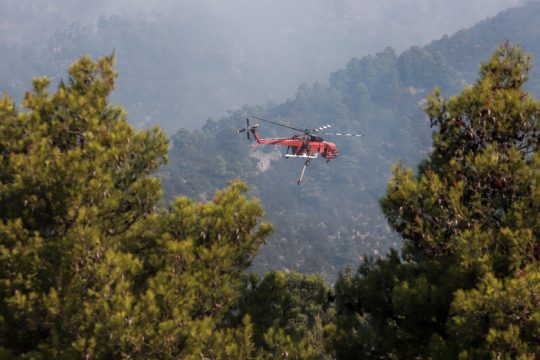 Καλύτερη η εικόνα στην Εύβοια, παραμένει ο συναγερμός
