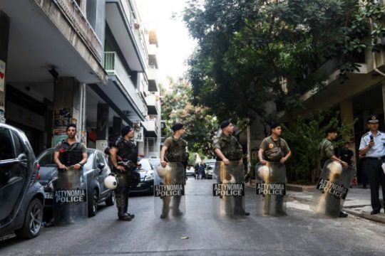 Διεθνής Αμνηστία: Ανησυχία για τις εξώσεις προσφύγων από τις καταλήψεις στα Εξάρχεια