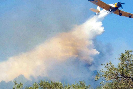 Σε εξέλιξη φωτιά στον Αγκώνα Κεφαλονιάς