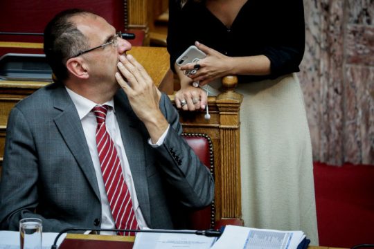 Οπισθοχώρηση κυβέρνησης για το «εθνικό αφήγημα» του «Ελλάδα 2021»