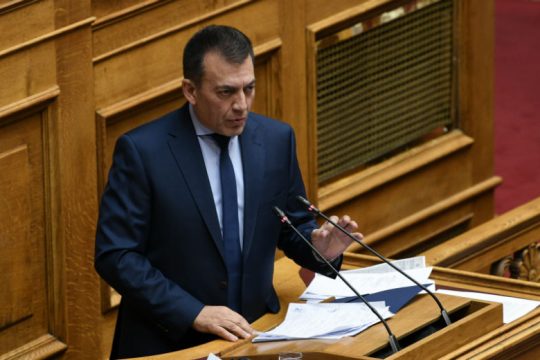 Τροπολογίες-σέρβις στον ΣΕΒ και αποχώρηση σύσσωμης της αντιπολίτευσης