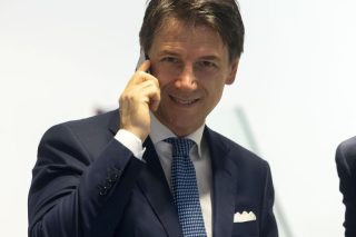 Συνεννόηση μετ’ εμποδίων μεταξύ Πεντάστερων και Δημοκρατικών