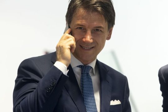 Συνεννόηση μετ’ εμποδίων μεταξύ Πεντάστερων και Δημοκρατικών