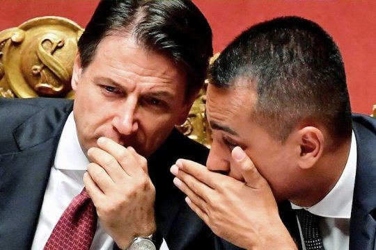 Οι κυβερνήσεις πέφτουνε, αλλά ο Κόντε… μένει
