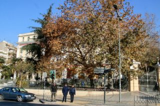 Φτάνει πια η πλάκα με το γραφείο πρωθυπουργού στη Θεσσαλονίκη