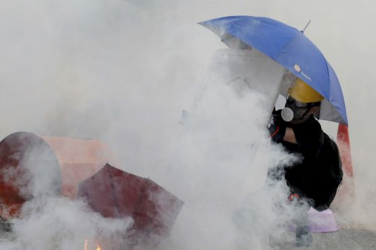 Το Πεκίνο απειλεί τους διαδηλωτές στο Χονγκ Κονγκ