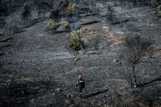 Σε ύφεση η πυρκαγιά στον Υμηττό