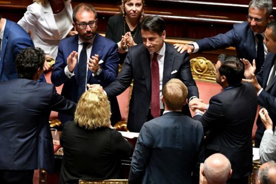 Σε πολιτική δίνη η Ιταλία μετά την παραίτηση της κυβέρνησης Κόντε