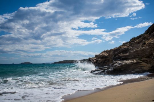 Χωρίς τις αισθήσεις του ανασύρθηκε πεντάχρονος από τη θάλασσα