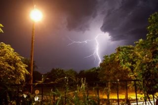 Καιρός: Έντονα φαινόμενα στη Β. Ελλάδα – Πάνω από 11.500 κεραυνοί, που σημειώθηκαν τα μεγαλύτερα ύψη βροχής