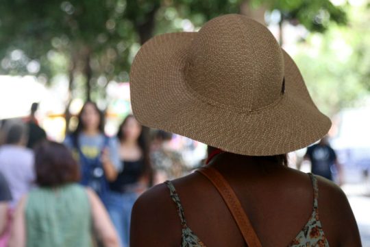 Οκτώ κλιματιζόμενες αίθουσες ανοίγει το Σάββατο ο δήμος Αθηναίων