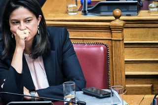 Η «εισαγωγή με 4 στα ΑΕΙ», ο προβληματισμός της κ. Κεραμέως και η «κατασκευή» των επιδόσεων!