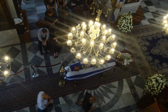 Με τιμές εν ενεργεία δημάρχου κηδεύτηκε ο Μανώλης Σκουλάκης
