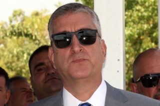 Με πτυχίο δι’ αλληλογραφίας