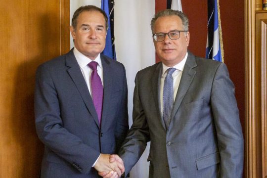 Συνάντηση Κουμουτσάκου με τον επικεφαλής της Frontex