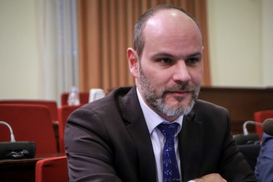 «Εφικτός ο στόχος για 3,5%, αναγκαία η μείωση του πλεονάσματος»