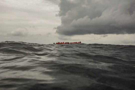 Τουλάχιστον πέντε νεκροί μετανάστες σε ναυάγιο ανοικτά της Λιβύης