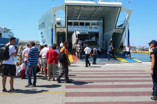 Αυξημένη η κίνηση στα λιμάνια λόγω της εξόδου των εκδρομέων