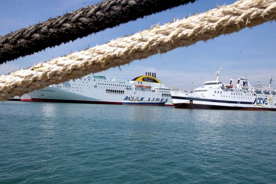 Λίστα με 18 αιτήματα από τους ναυτεργάτες