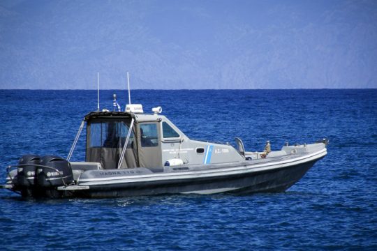 Ταχύπλοο τραυμάτισε λουόμενο στη Γλυφάδα