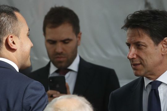 Διέκοψαν τις συνομιλίες για τα μάτια του Κόντε 
