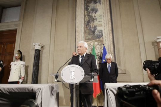 Πιο κοντά οι Πεντάστεροι με τους Δημοκρατικούς