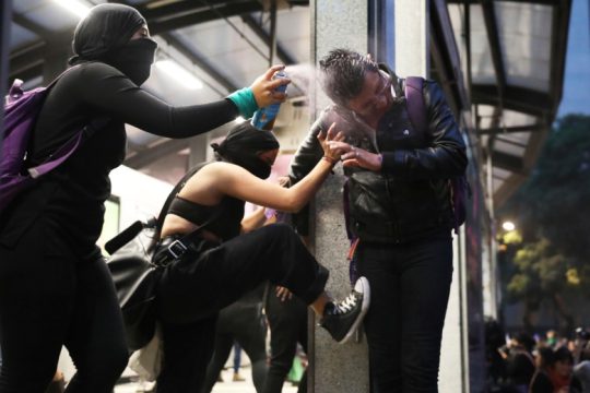 Οργή γυναικών στο Μεξικό μετά από καταγγελίες για βιασμούς εφήβων από αστυνομικούς