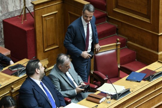 Κατάργησαν το άσυλο, έδωσαν δωράκια στον ΣΕΒ