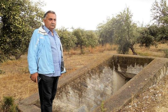 «Οταν ένας λαός σβήνει και καταστρέφει την ιστορία του, την ξαναζεί»