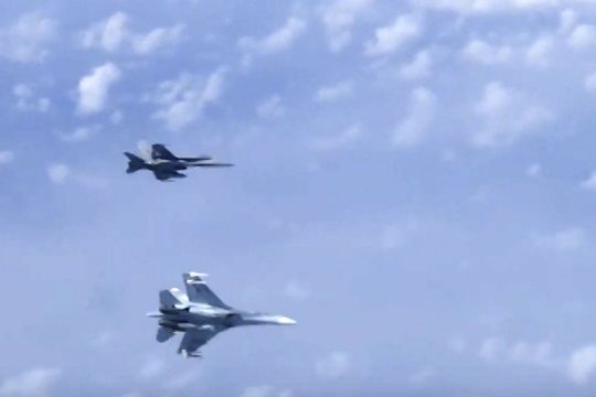 ΝΑΤΟϊκό αεροσκάφος «παρενόχλησε» πτήση με τον Ρώσο υπουργό Άμυνας