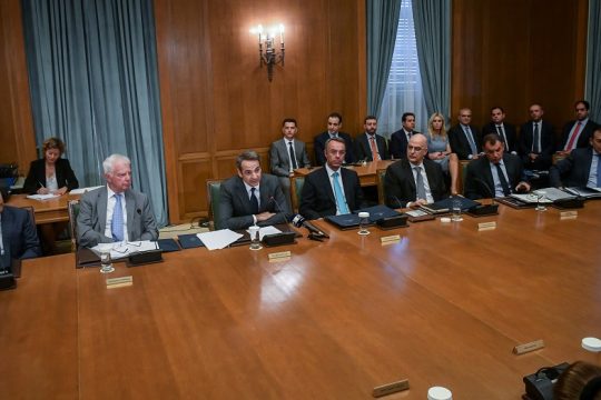 Τα ψεύτικα τα λόγια τα μεγάλα…
