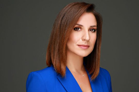 Η Νίκη Λυμπεράκη στη θέση της Έλλης Στάη