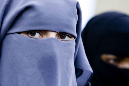Απαγορευμένα μπούρκα και νικάμπ στην Ολλανδία