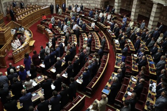 Πέρασε το νομοσχέδιο για το επιτελικό κράτος μετά από ένα «επεισοδιακό» διήμερο