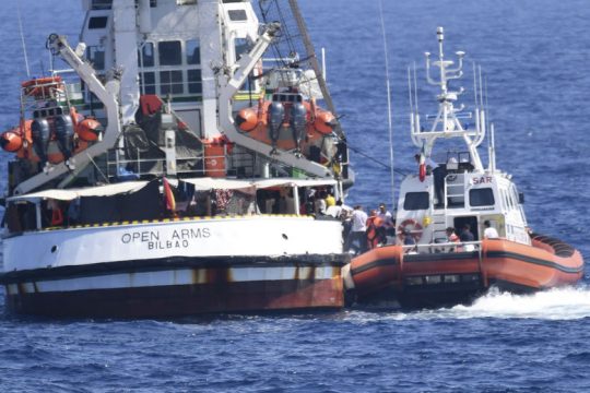 Με εισαγγελική εντολή η αποβίβαση των προσφύγων στη Λαμπεντούζα