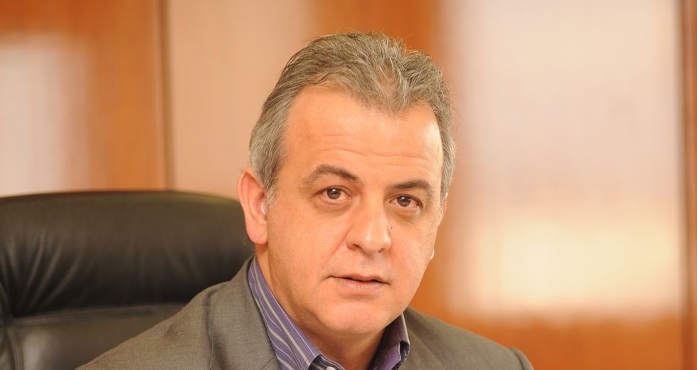 «Από τον λαϊκισμό με αμπέχονο στον λαϊκισμό με γραβάτα»