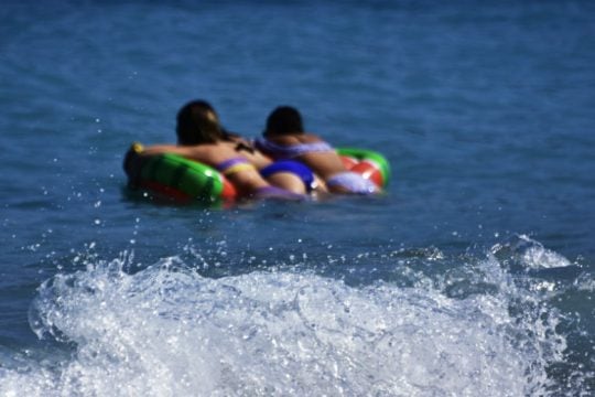 Ζέστη στα ηπειρωτικά, βοριάδες στο Αιγαίο