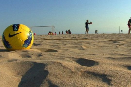 Κρήτη: Έχασε τη ζωή του παίζοντας ποδόσφαιρο στην παραλία