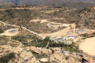Τα επιχειρηματικά συμφέροντα πολιορκούν τις παραλίες της Ιου