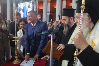 Πλήρης γκλαμουριάς και εντάσεων η ορκωμoσία Πατούλη