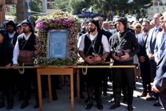 «Οι Έλληνες έχουν χρέος να αγωνιστούν»