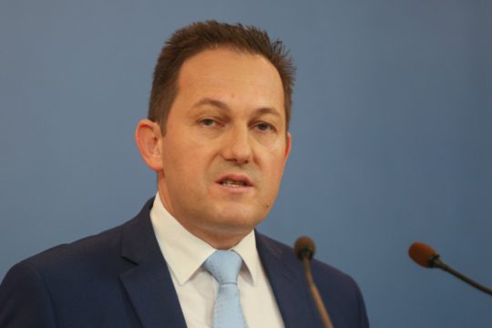 Ποιος Παναγιώτης Βαρούχας; Καλύτερος ο… κυβερνητικός εκπρόσωπος