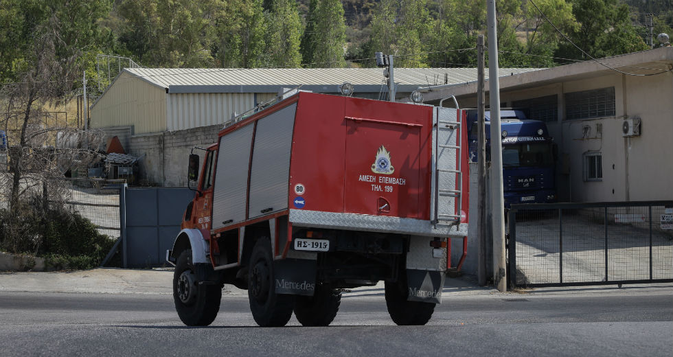 Σε ύφεση η φωτιά στον Μαραθώνα