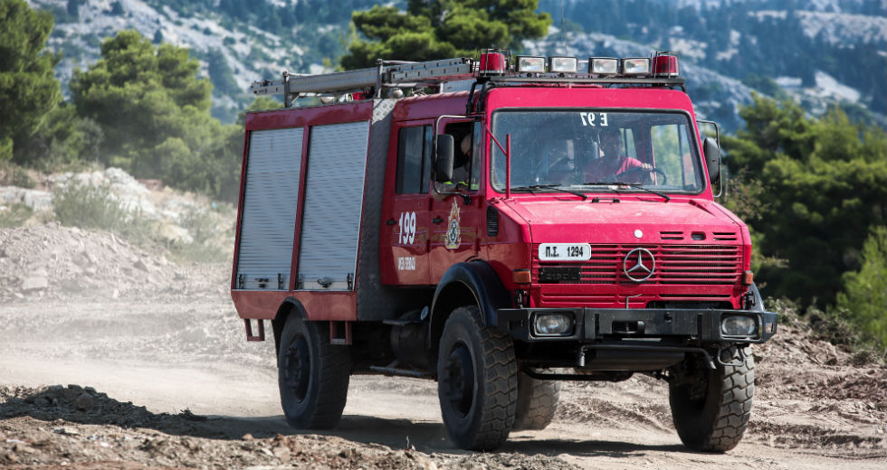 Υπό μερικό έλεγχο η φωτιά στη Λυκόβρυση