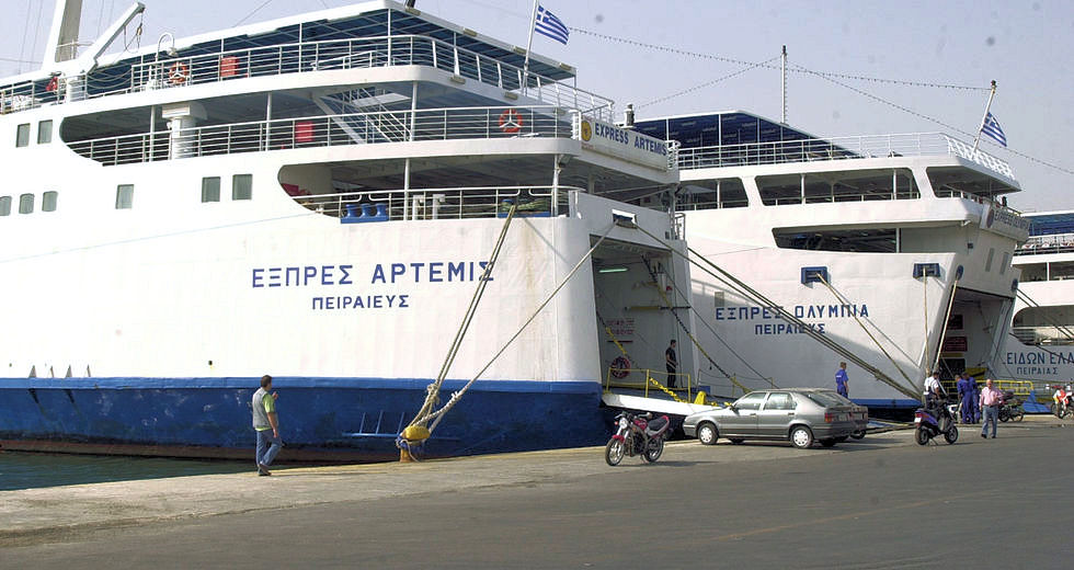 Κλείνει μία «τρύπα» και ανοίγει δεκατέσσερις