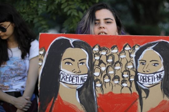 Ρουμανία: Ισόβια κάθειρξη για τους βιαστές μετά τη δολοφονία 15χρονης